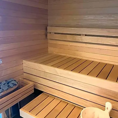 Antilia Bed & Breakfast Busca